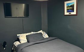 Fidelia Crystal Room, Queen Bed Minutes From Newark Liberty International Airport And Newark Penn Station